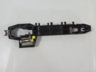 MİTSUBİSHİ L200 (15-19) KAPI KOLU İÇ BRAKETİ - 2