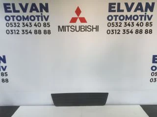 MİTSUBİSHİ L200 (15-19) ARKA TAMPON ORTA PLASTİĞİ - 1