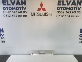 MİTSUBİSHİ PAJERO (08-15) ARKA SİS KAPAĞI STEPNE ÜSTÜ - 1