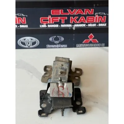 Nissan Navara E6 2015-2019 Motor Kulakları