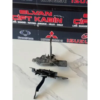 Nissan Navara E6 2015-2019 Kaput Kökleri