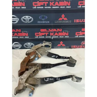 Mitsubishi L200 4x4 Euro 6 2015-2019 fren pedalı