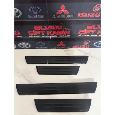 Toyota Hilux Euro 6 2015-2019 Taban basamak plastikleri