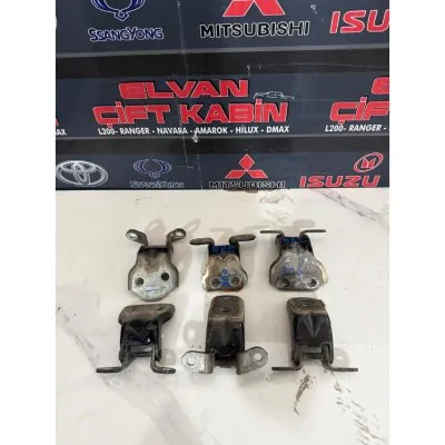 Nissan NP 300 2011 Kapı Menteşeleri