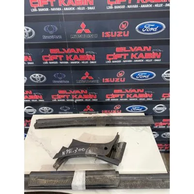 Nissan NP 300 2011 Taban Plastikleri