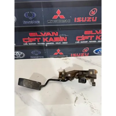 Nissan NP 300 2011 Gaz Pedalı