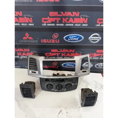 Toyota Hilux Euro 4 2008-2012 Göğüs Üflemeleri ve Multimedya Paneli