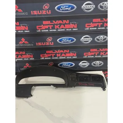 Toyota Hilux 2005 Göğüs Üflemeleri ve Kadran Çerçevesi