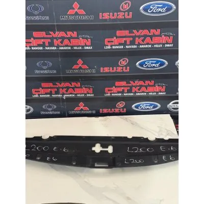 Mitsubishi L200 Euro 6 2015-2019 Kaput Kilidi Üst Plastiği