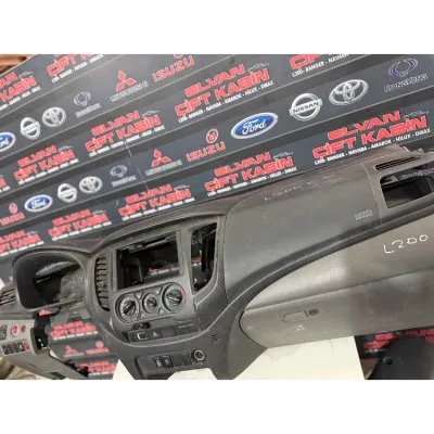 Mitsubishi L200 Euro 6 2015-2019 Komple Göğüs Konsol