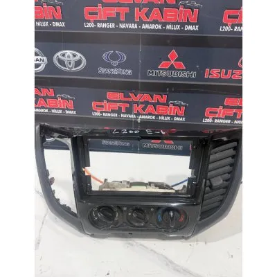 Mitsubishi L200 Euro 6 2015-2019 Klima Kontrol ve Multimedya Paneli