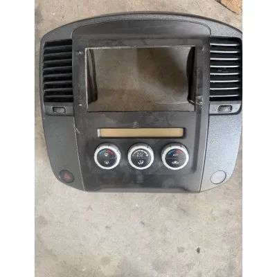 Nissan Navara Euro 5 Klima Kontrol ve Multimedya Paneli