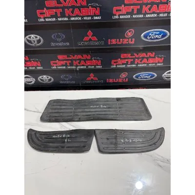 Isuzu D-max Euro 4 Arka Tampon Üst Plastikleri
