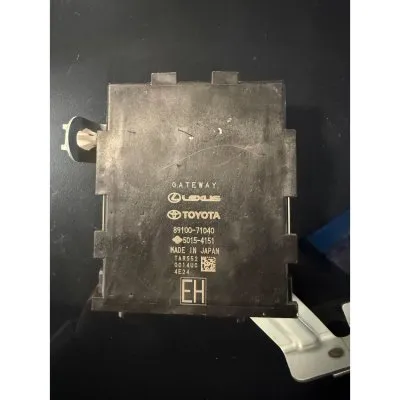 Toyota Hilux 2020-2025 Merkez Beyni