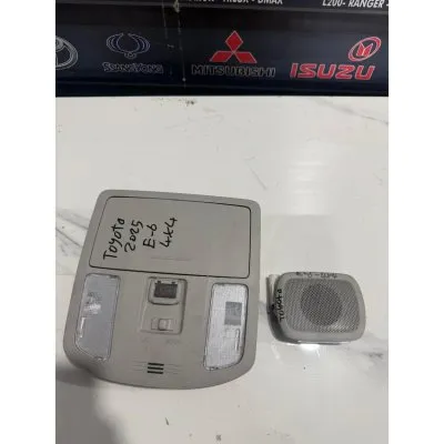 Toyota Hilux 2020-2025 Tavan Lambası ve Gözlük Kabı