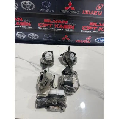 Toyota Hilux 2020-2025 Emniyet Kemer Takımı