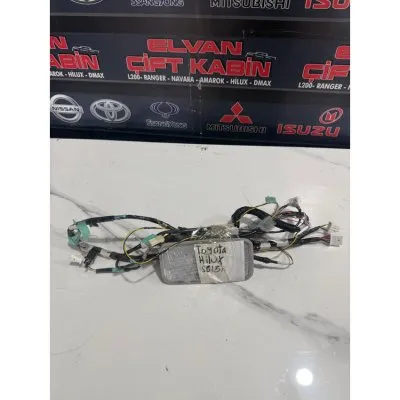 Toyota Hilux 2020-2025 Orta Tavan Lambası ve Tesisatı