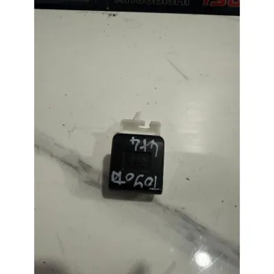 Toyota Hilux 2020-2025 Kaput Çekme Kolu