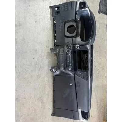 Toyota Hilux 2020-2025 Komple Dolu Göğüs Paneli