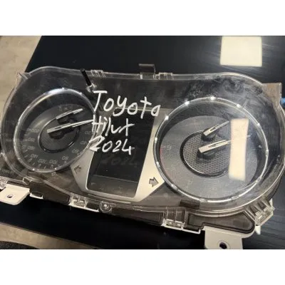 Toyota Hilux 2020-2025 Kilometre saati-Kadran