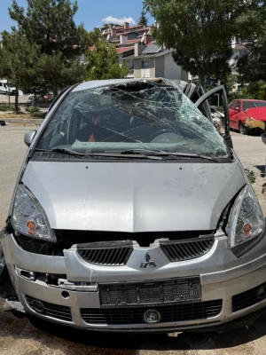 Mitsubishi Colt 2005 Kaput  Mitsubishi
