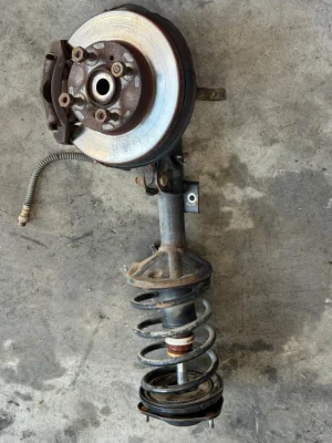 Mitsubishi Carisma 1999 Sol Ön Taşıyıcı  Mitsubishi